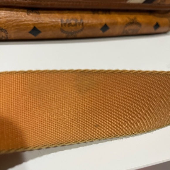 MCM COGNAC VISETOS MESSENGER BAG - Picture 9 of 16